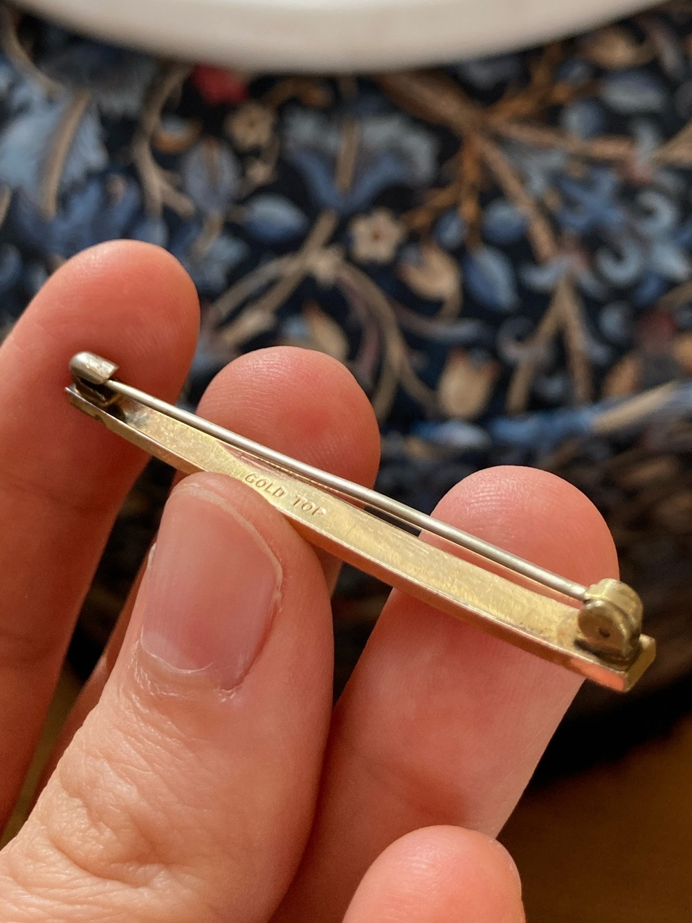 Antique Edwardian Gold Top Engraved Floral Bar Brooch - Picture 8 of 12